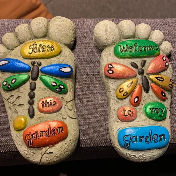 - - Garden stone feet to decorated your garden yard or patio - Picture 1 of 3